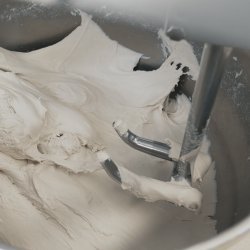 Amasadora de brazos industrial Conti 50 Kg con variador de velocidad y panel táctil